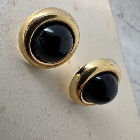 Vintage 14k Gold With Black Center Post Back Earrings - Picture 4 of 7